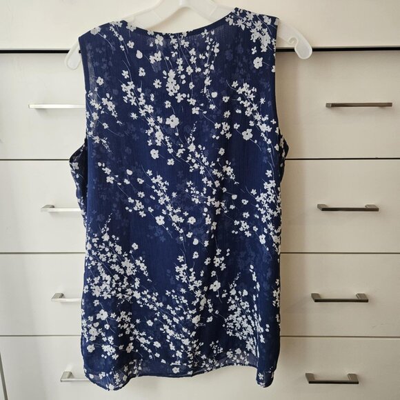 💥$5 ADD ON - CRISTINA B Blue White Floral Sleeveless Relaxed Fit Blouse Size S - Picture 3 of 13